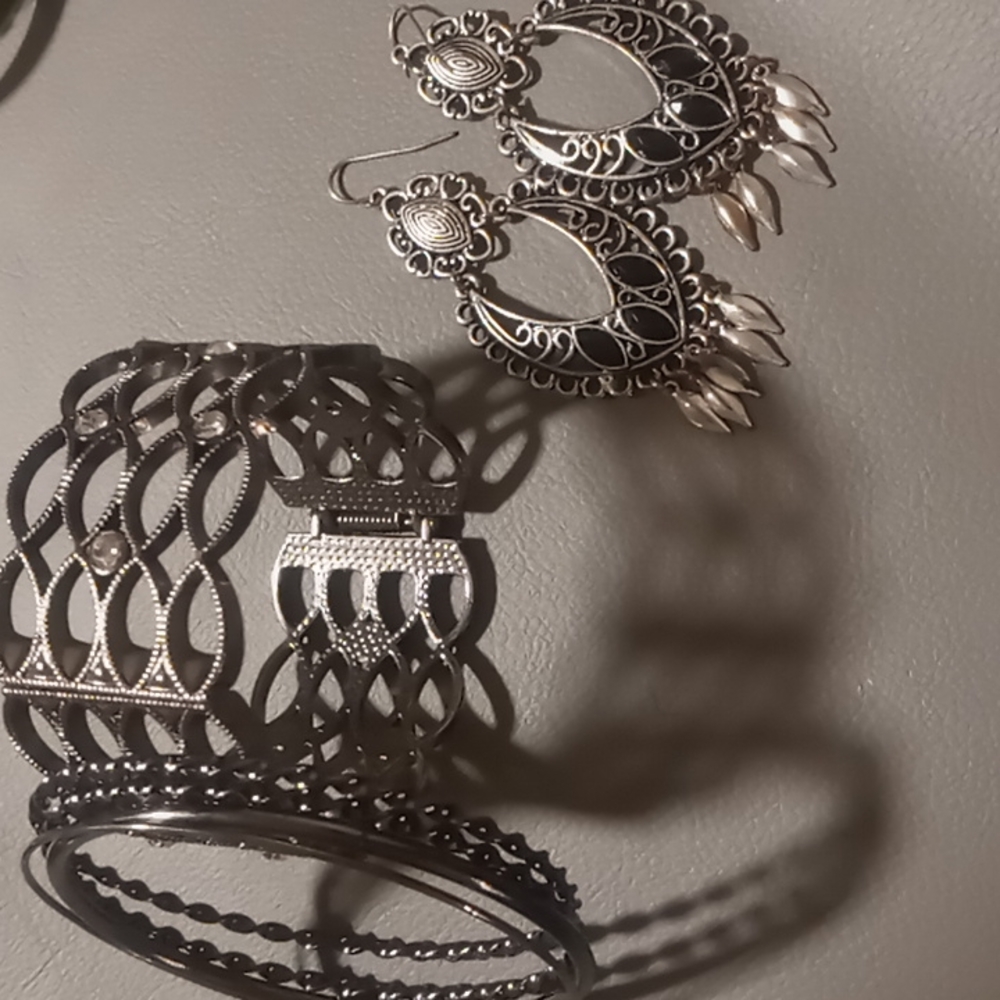 Blackened silver cuff with  bracelet with 4 bangles, 1 pair of feathered earring